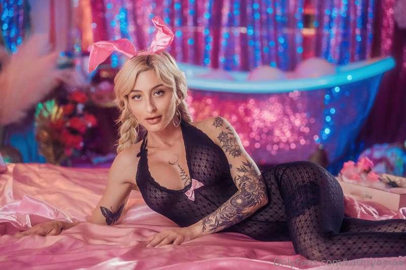 This Easter Bunny is dying to hop on a big fat cock 🐰🥵 any v..
