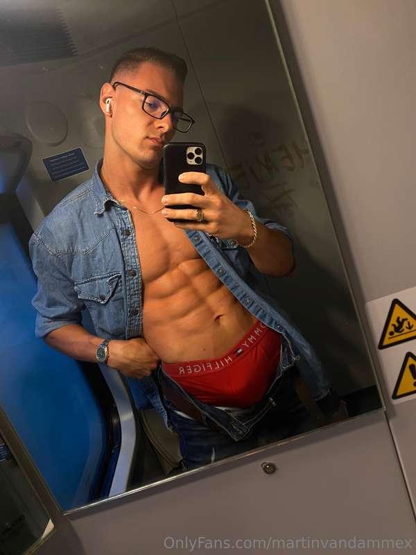 Quick selfie in train 🍆, i was little horny ngl