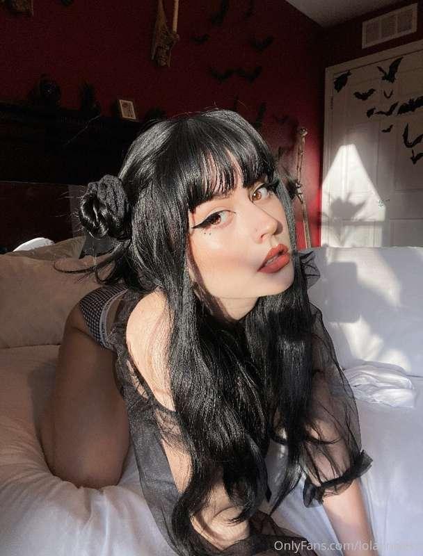 I got so horny a few hours ago and filmed such a hot prone b..