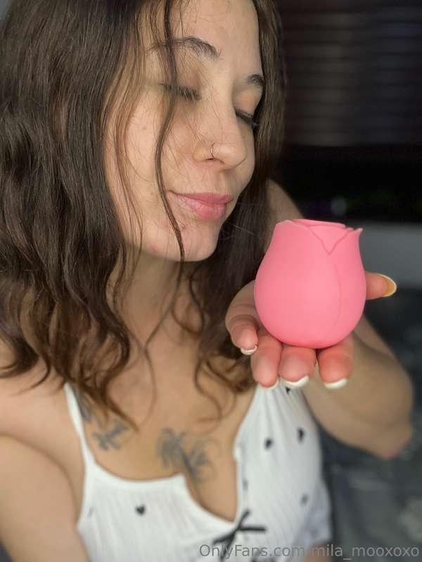 2 new little toys wanna see me try them for the first time ?..