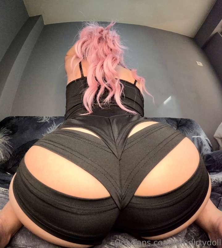 Get ready to drool over these juicy cheeks! 💦✨