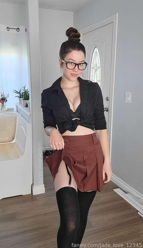 Let me seduce you

#fyp #glasses #seductive #cleavage #sfw #clothed #brunette #garter #lingerie 
