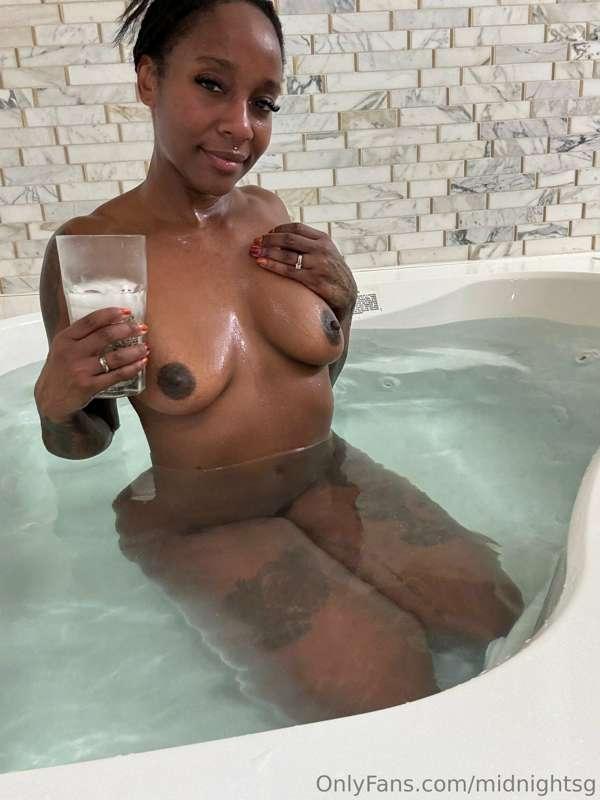 Cum relax w me, I promise I’ll quench your thirst💧