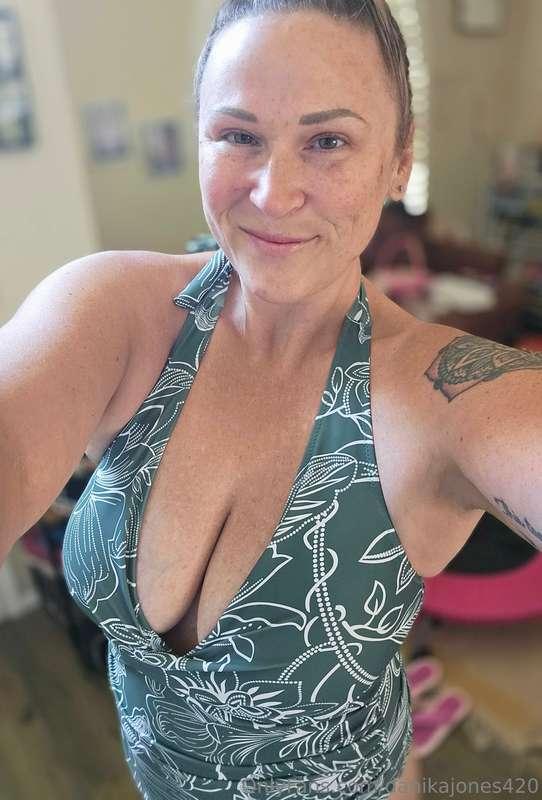 Hot damn 🔥 My boobs > Phoenix heat 🥵