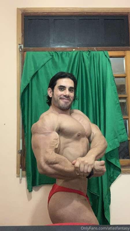 From skype muscle show 
I would love to do some live streami..