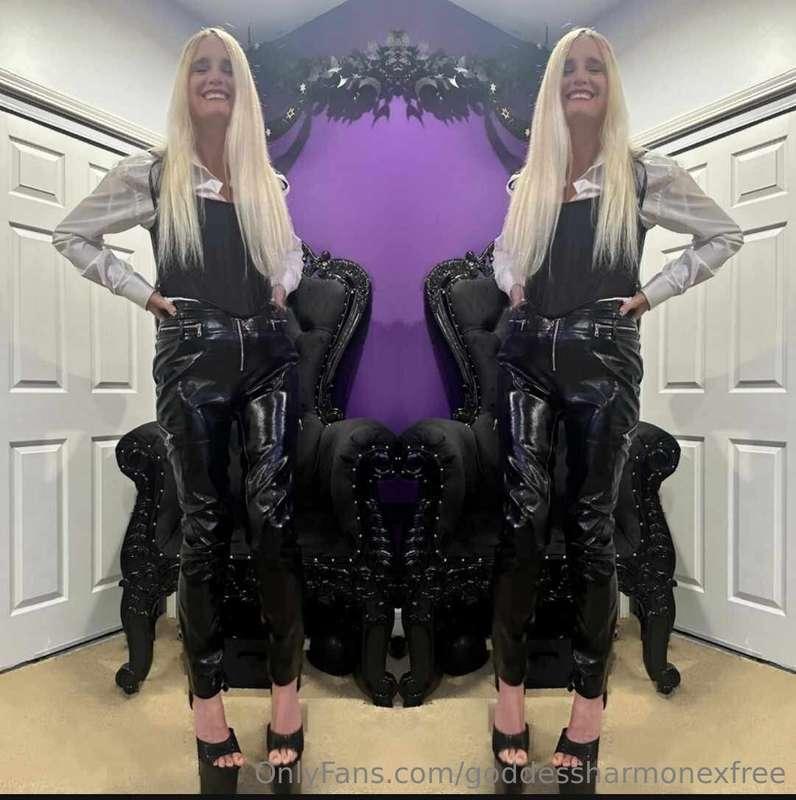 Could you handle two of me slave? 😏😈