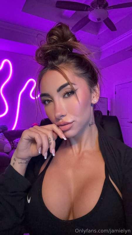 come play with me ..... Twitch - Jamielynrin 