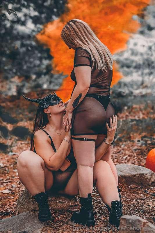 🎃 @naughtynurseroxanne 

Swipe ➡️ to see the unedited photo