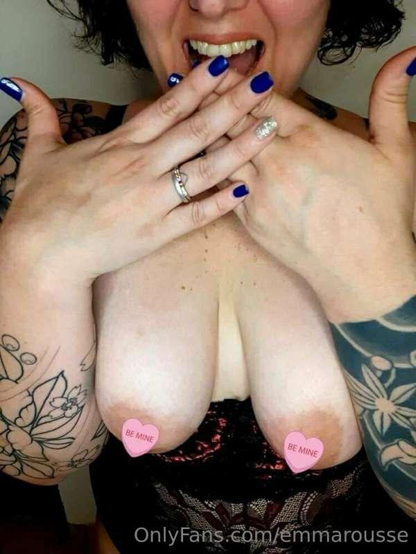 @sweetfatbottomed

This lovely and cute latina is waiting fo..