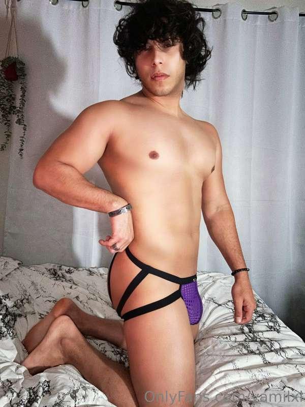 This pair of jockstraps is way to tight.
