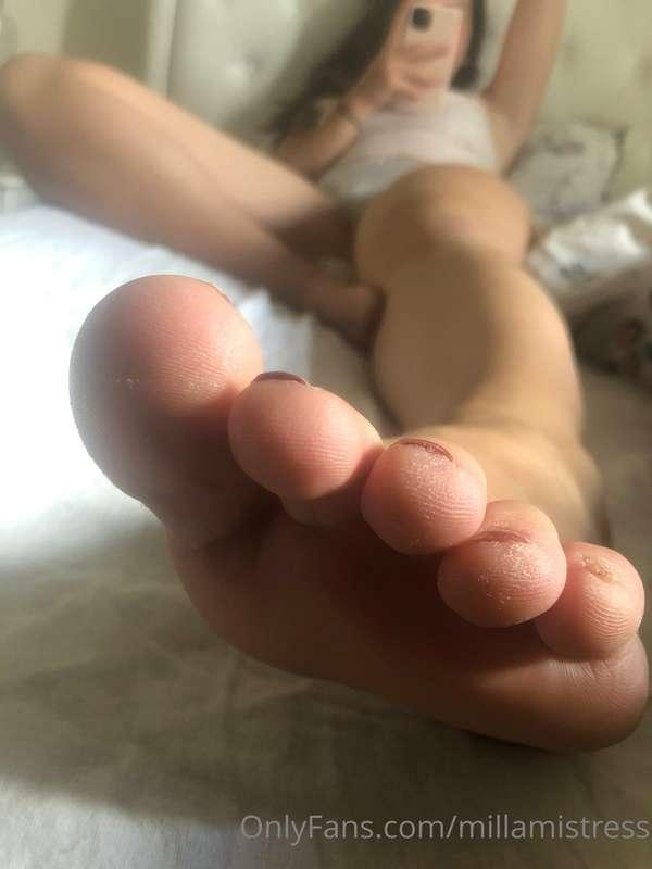 Clean my with your tongue slave !!😡🦶🖕