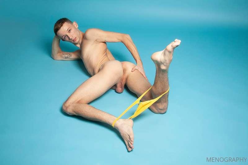How could you resist Kyle White with his thong round his ank..