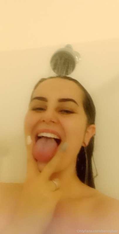 😅🤷‍♀️ shower selfies