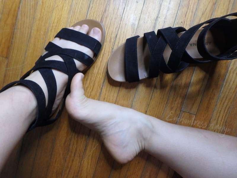 I 💖 the curves of my foot in this photo, don't you?
