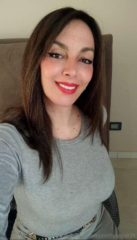 Hi sweetie for custom videos write me a DM 💌 or visit my vid..