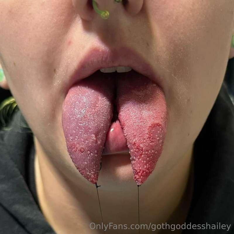 Sorry I've been dead yall I just got my tongue split. I will..