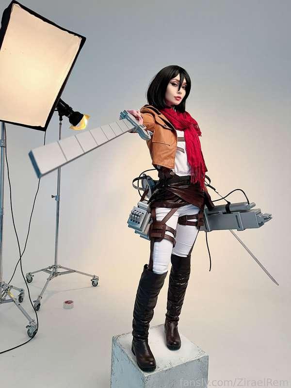I’ve made the set with Mikasa🙃 shooting was so difficult cause 3DMG is freaking heavy and harness is a real hell to wear😏 but I’ve made it🫢