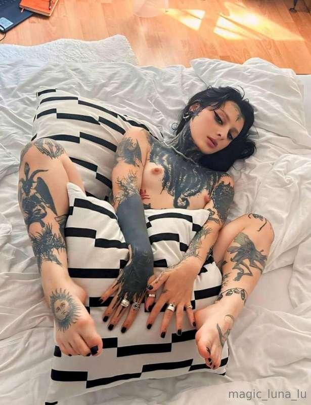 ## THIS CRAZY BITCH LOVES ANAL 🥵 @margotika Her juicy ass lo..