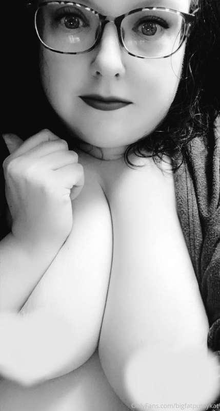 Check out my VIP page. Onlyfans.com/fatasspussykat