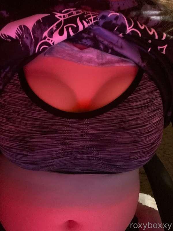 I love the feeling of silicone, one of my bigest kinks so fa..