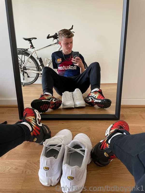 You know what to do 👟🧦