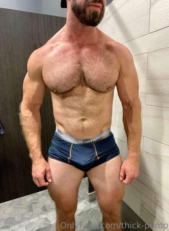 My quads, pecs, and cock need a massage.