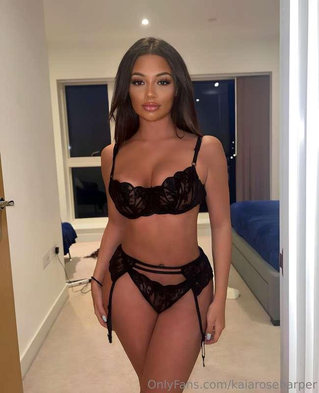 OMG have you seen the body on @sophiekent shes so sxy & cute..