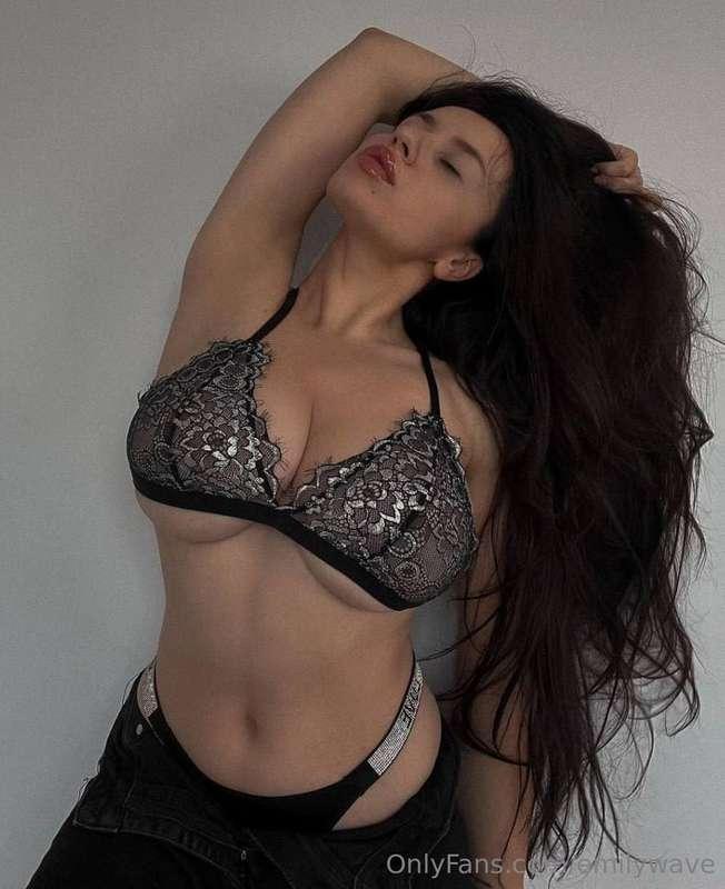 Lustful doll @ksenia_leoni WITH A CREAMY PUSSY🍦💘Text her @ks..