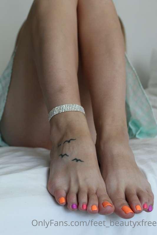 Tip this post if you like my anklet and would like to see mo..