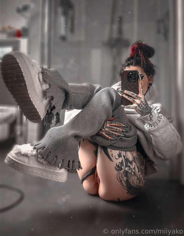Never missing a chance to flash you my pretty pussy?👅💦