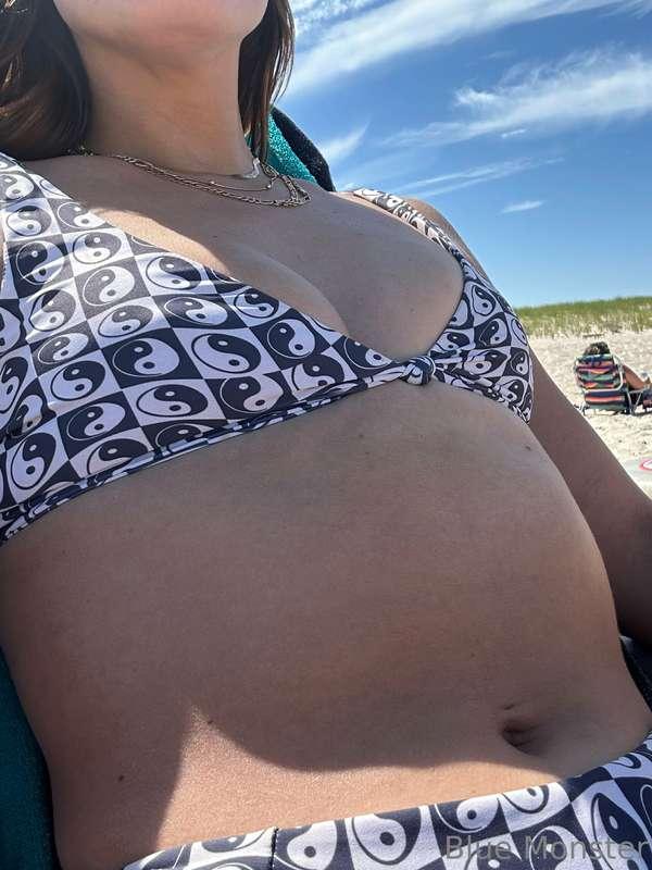 Want Mamí to take off her top?