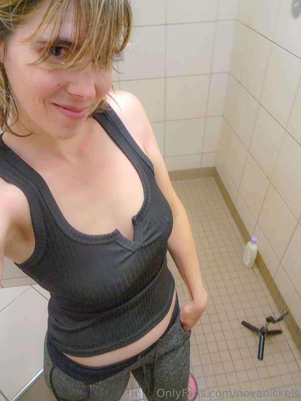 🎥: Fucking My Pussy and Ass in the Provincial Park Shower 🚿💦..