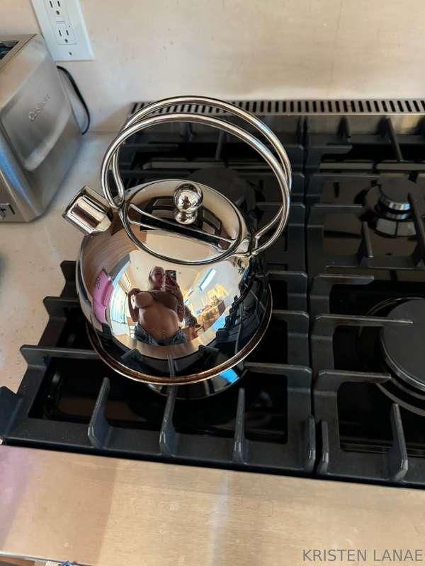 Tea kettle nudes? 😝