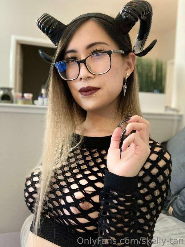 Hey you! Come help me jerk off 🖤