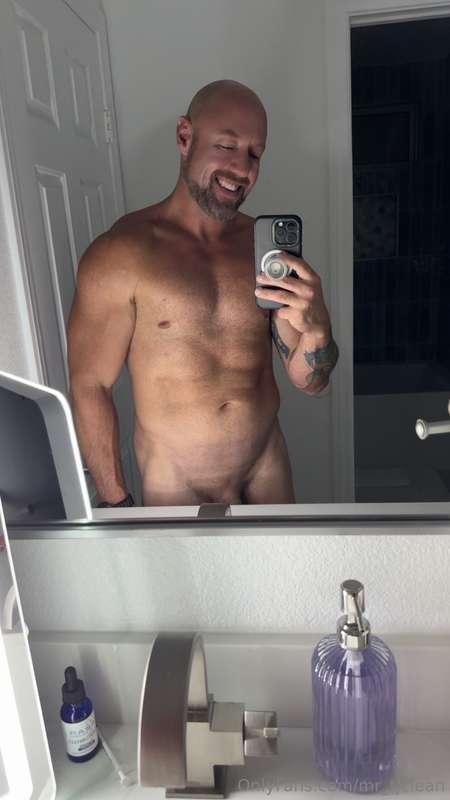 Can't find my clothes... It's not a problem right? 😉