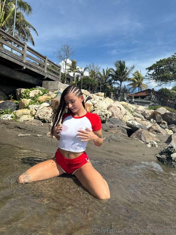Do you think red looks good on me?