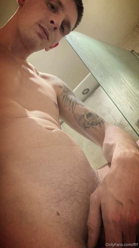 Any want to join me in the shower ? 😏😈