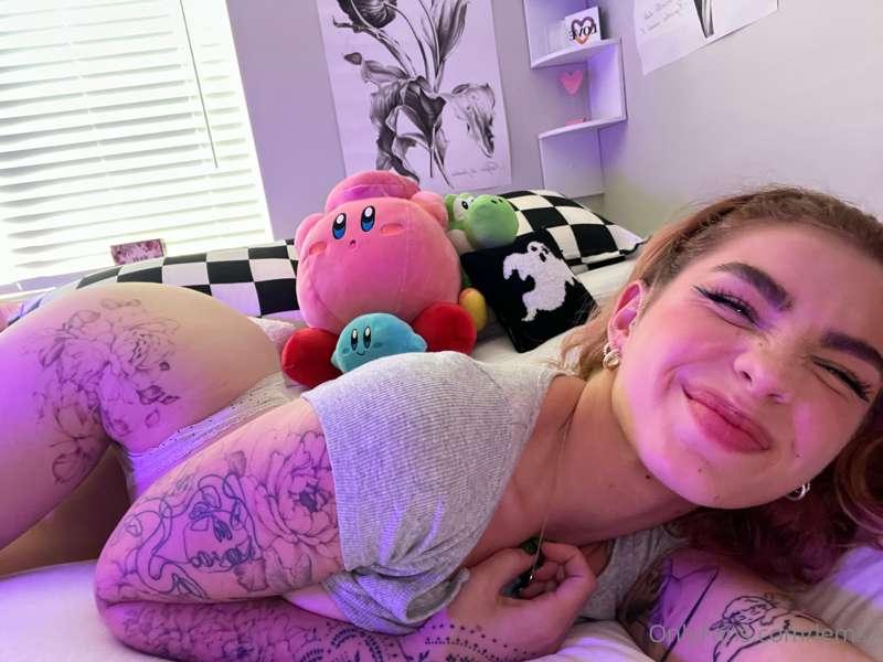let’s stay in bed all day