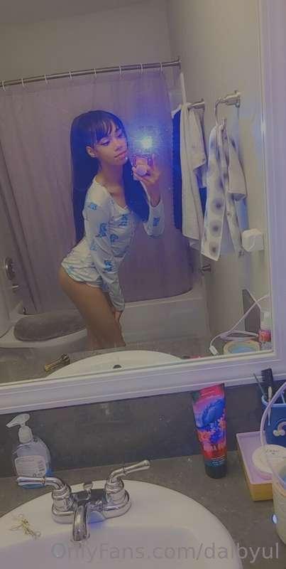 Come get a taste 😋 
I want more DMs 🥲 I want to talk to all ..