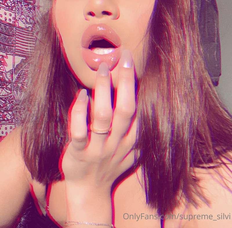 🥵🥵🥵 

Remember that the dms open for a little late night cha..