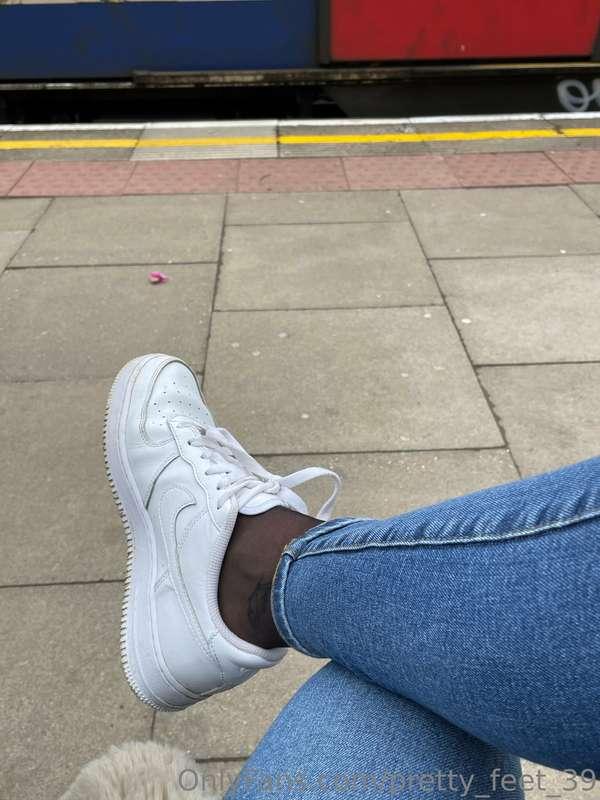 Do I have nylon lovers here?
