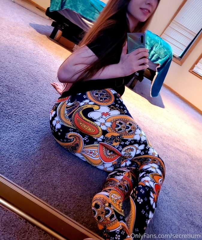 I just wanted to show you these AWESOME LEGGINGS before I ta..