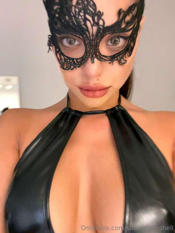 how do I look with this cosplay outfit on? hmmm, bet u wanna..