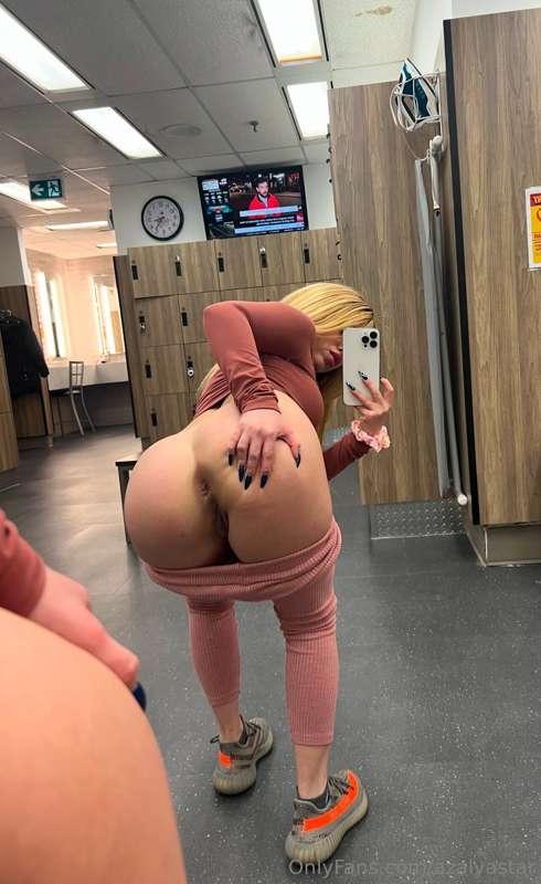 Quickie in the gym? 🙈🫣