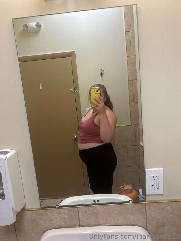 I’m so round. Imagine seeing me at the gym in this. I wonder..