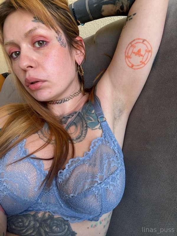 Hey hey!!! How much would you rate this photo from 1-10? 😈