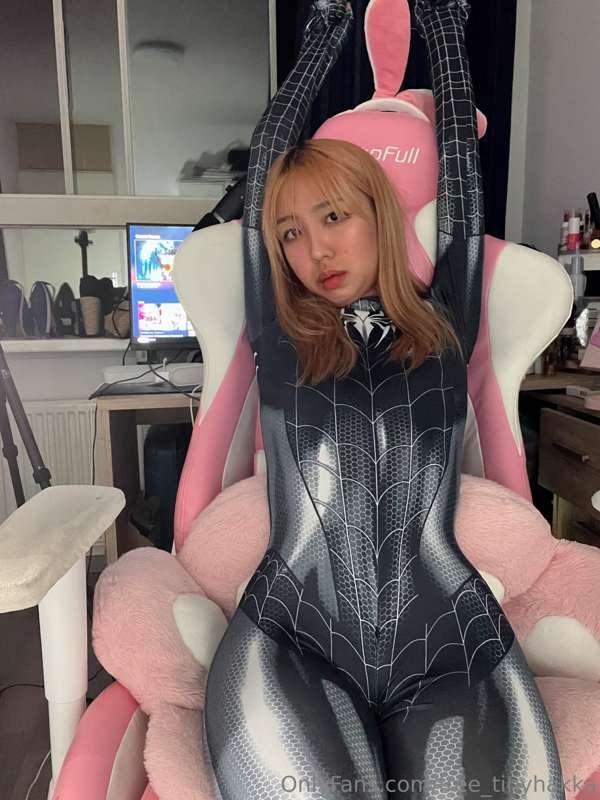 Live stream tomorrow on @tinyhakka 💓 ready for the cum show?