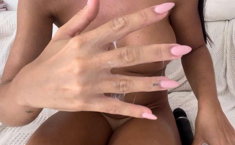 baby come and squeeze my tits 🥵 