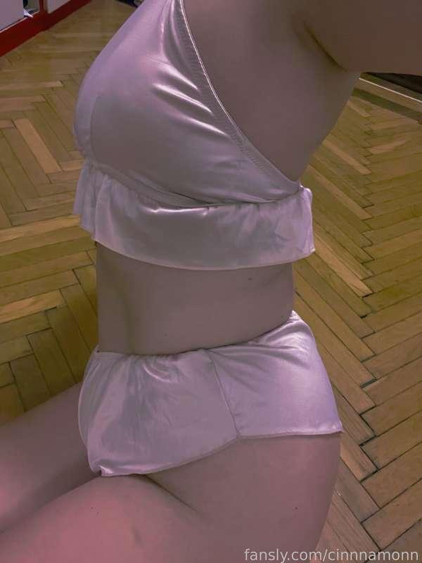 cinnnamonn image #2