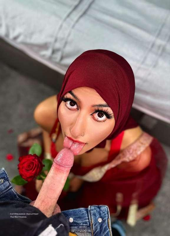 The best hijabi cumslut you’ll come across, how beautiful do..